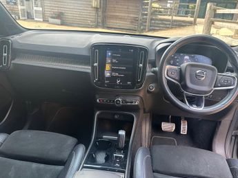Volvo XC40 2.0 D3 R-Design SUV 5dr Diesel Auto AWD Euro 6 (s/s) (150 ps)