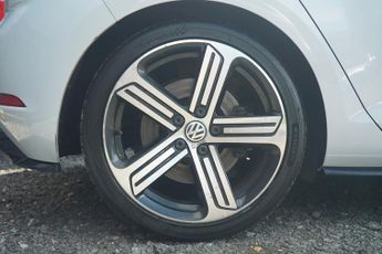 Volkswagen Golf 2.0 TSI BlueMotion Tech R Hatchback 5dr Petrol DSG 4Motion Euro 