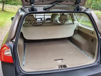 Volvo XC70 2.0 D3 SE Lux Estate 5dr Diesel Geartronic Euro 5 (163 ps)