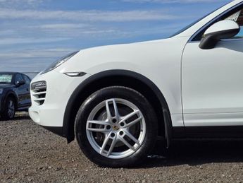 Porsche Cayenne 3.0 TD V6 SUV 5dr Diesel Tiptronic 4WD Euro 5 (s/s) (240 ps)