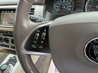 Jaguar XF 2.2d Premium Luxury Auto Euro 5 (s/s) 4dr