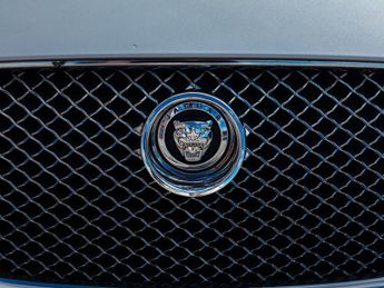 Jaguar XF 3.0d V6 Premium Luxury Saloon 4dr Diesel Auto Euro 5 (240 ps)