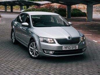 Skoda Octavia 1.6 TDI Elegance Hatchback 5dr Diesel DSG Euro 5 (s/s) (105 ps)