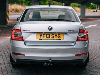 Skoda Octavia 1.6 TDI Elegance Hatchback 5dr Diesel DSG Euro 5 (s/s) (105 ps)