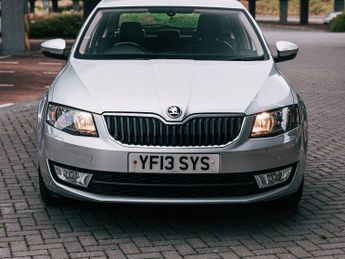 Skoda Octavia 1.6 TDI Elegance Hatchback 5dr Diesel DSG Euro 5 (s/s) (105 ps)