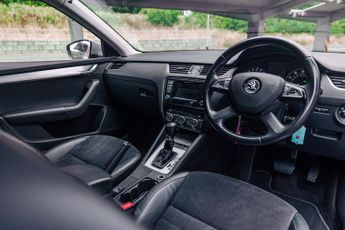Skoda Octavia 1.6 TDI Elegance Hatchback 5dr Diesel DSG Euro 5 (s/s) (105 ps)