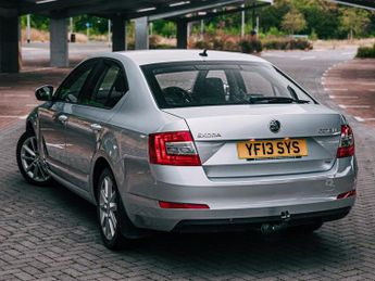 Skoda Octavia 1.6 TDI Elegance Hatchback 5dr Diesel DSG Euro 5 (s/s) (105 ps)
