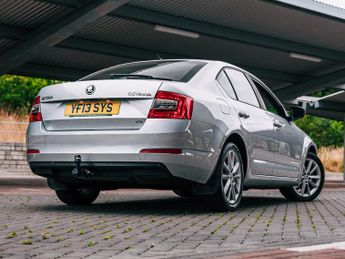 Skoda Octavia 1.6 TDI Elegance Hatchback 5dr Diesel DSG Euro 5 (s/s) (105 ps)