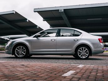 Skoda Octavia 1.6 TDI Elegance Hatchback 5dr Diesel DSG Euro 5 (s/s) (105 ps)