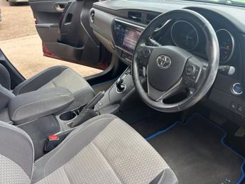 Toyota Auris 1.8 VVT-h Design Hatchback 5dr Petrol Hybrid CVT Euro 6 (s/s) (S