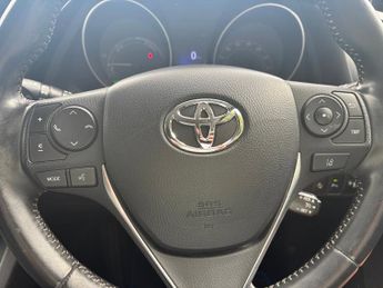 Toyota Auris 1.8 VVT-h Design Hatchback 5dr Petrol Hybrid CVT Euro 6 (s/s) (S