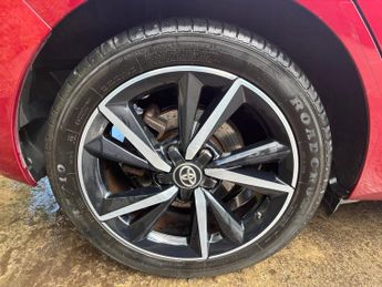 Toyota Auris 1.8 VVT-h Design Hatchback 5dr Petrol Hybrid CVT Euro 6 (s/s) (S
