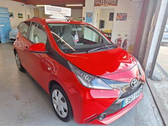 Toyota AYGO 1.0 VVT-i x-play Hatchback 5dr Petrol Manual Euro 6 (68 ps)