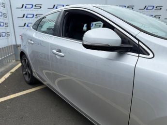 Volvo V40 1.6 D2 R-Design Hatchback 5dr Diesel Manual Euro 5 (s/s) (115 ps