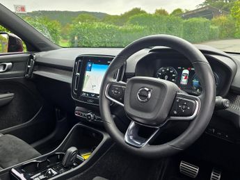 Volvo XC40 1.5h T5 Twin Engine Recharge 10.7kWh R-Design Pro SUV 5dr Petrol