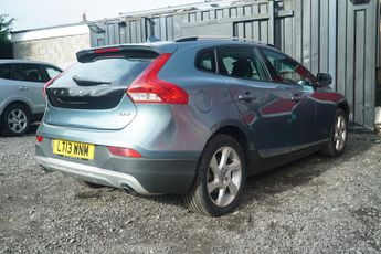 Volvo V40 Cross Country 2.0 D3 Lux Nav Hatchback 5dr Diesel Manual Euro 5 (s/s) (150 ps)