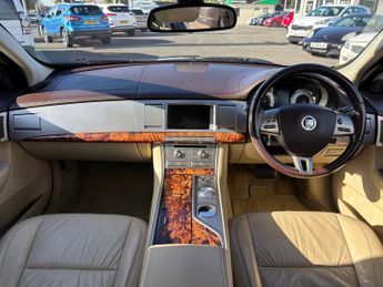Jaguar XF 3.0d V6 Luxury Saloon 4dr Diesel Auto Euro 5 (240 ps)