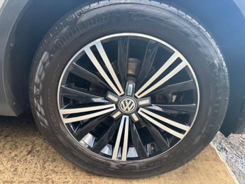 Volkswagen Tiguan 2.0 TDI BlueMotion Tech SE Navigation SUV 5dr Diesel DSG 4Motion