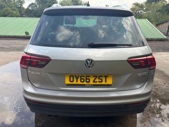 Volkswagen Tiguan 2.0 TDI BlueMotion Tech SE Navigation SUV 5dr Diesel DSG 4Motion