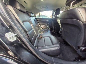 Mercedes-Benz A Class 1.6 A160 SE (Executive) Hatchback 5dr Petrol 7G-DCT Euro 6 (s/s)