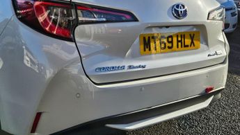 Toyota Corolla 1.8 VVT-h Design Touring Sports 5dr Petrol Hybrid CVT Euro 6 (s/