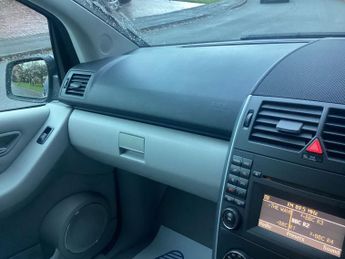 Mercedes A-class 2.0L A180 CDi AvantGarde SE CVT Hatchback 5dr Diesel Automatic E