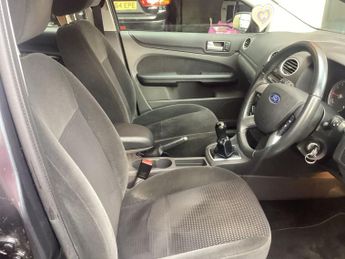 Ford Focus 1.8L Ghia Hatchback 5dr Petrol Manual Euro 4 (123 bhp)