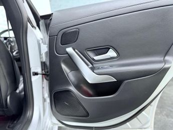 Mercedes-Benz CLA 2.0 CLA220d AMG Line (Premium Plus 2) Coupe 8G-DCT Euro 6 (s/s) 