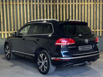 Volkswagen Touareg 3.0 TDI V6 BlueMotion Tech R-Line SUV 5dr Diesel Tiptronic 4WD E