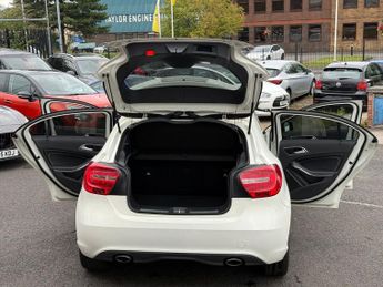 Mercedes-Benz A 200 Mercedes-Benz A Class 1.6 A200 BlueEfficiency Sport 7G-DCT Euro 