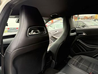 Mercedes-Benz A 200 Mercedes-Benz A Class 1.6 A200 BlueEfficiency Sport 7G-DCT Euro 