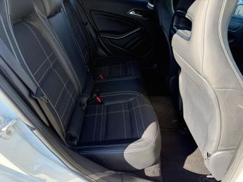 Mercedes-Benz A 200 Mercedes-Benz A Class 1.6 A200 BlueEfficiency Sport 7G-DCT Euro 