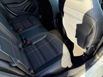 Mercedes-Benz A 200 Mercedes-Benz A Class 1.6 A200 BlueEfficiency Sport 7G-DCT Euro 