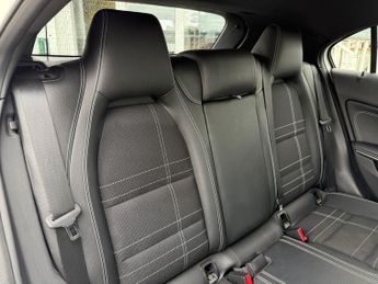 Mercedes-Benz A 200 Mercedes-Benz A Class 1.6 A200 BlueEfficiency Sport 7G-DCT Euro 