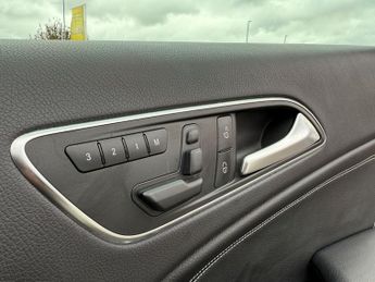 Mercedes-Benz A 200 Mercedes-Benz A Class 1.6 A200 BlueEfficiency Sport 7G-DCT Euro 