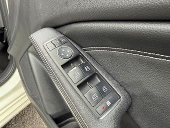 Mercedes-Benz A 200 Mercedes-Benz A Class 1.6 A200 BlueEfficiency Sport 7G-DCT Euro 