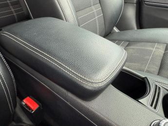 Mercedes-Benz A 200 Mercedes-Benz A Class 1.6 A200 BlueEfficiency Sport 7G-DCT Euro 