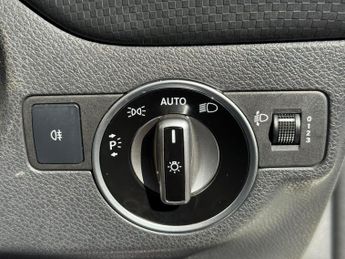 Mercedes-Benz A 200 Mercedes-Benz A Class 1.6 A200 BlueEfficiency Sport 7G-DCT Euro 