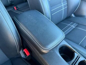 Mercedes-Benz A 200 Mercedes-Benz A Class 1.6 A200 BlueEfficiency Sport 7G-DCT Euro 