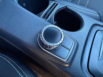 Mercedes-Benz A 200 Mercedes-Benz A Class 1.6 A200 BlueEfficiency Sport 7G-DCT Euro 