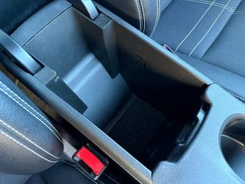 Mercedes-Benz A 200 Mercedes-Benz A Class 1.6 A200 BlueEfficiency Sport 7G-DCT Euro 