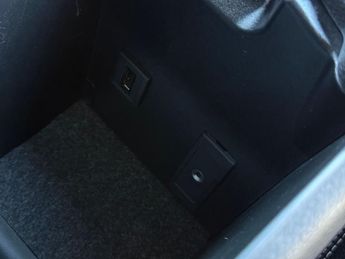 Mercedes-Benz A 200 Mercedes-Benz A Class 1.6 A200 BlueEfficiency Sport 7G-DCT Euro 