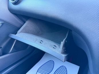 Mercedes-Benz A 200 Mercedes-Benz A Class 1.6 A200 BlueEfficiency Sport 7G-DCT Euro 