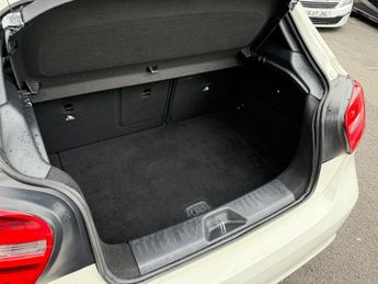 Mercedes-Benz A 200 Mercedes-Benz A Class 1.6 A200 BlueEfficiency Sport 7G-DCT Euro 