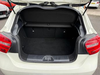 Mercedes-Benz A 200 Mercedes-Benz A Class 1.6 A200 BlueEfficiency Sport 7G-DCT Euro 