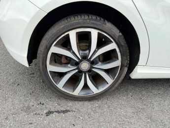 Mercedes-Benz A 200 Mercedes-Benz A Class 1.6 A200 BlueEfficiency Sport 7G-DCT Euro 