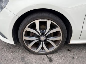 Mercedes-Benz A 200 Mercedes-Benz A Class 1.6 A200 BlueEfficiency Sport 7G-DCT Euro 