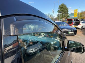Toyota Alphard Toyota Alphard HYBRID 2.4L AUTO CRUISE 7 SEATS