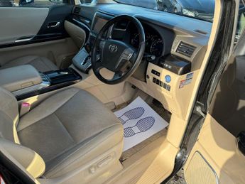 Toyota Alphard Toyota Alphard HYBRID 2.4L AUTO CRUISE 7 SEATS