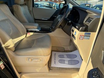 Toyota Alphard Toyota Alphard HYBRID 2.4L AUTO CRUISE 7 SEATS